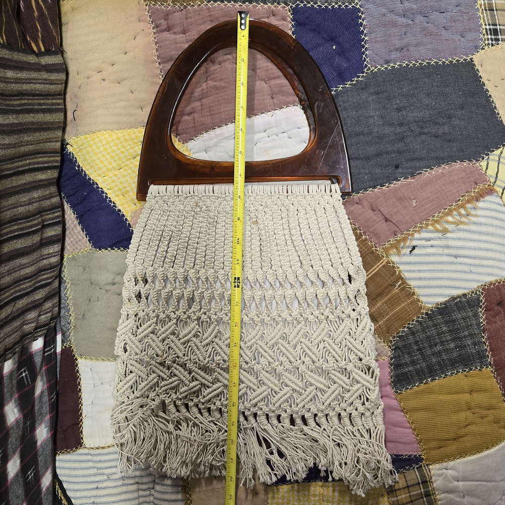 Vintage Handcrafted Cream Macramé Bag With Acrylic Handles - Picture 7 of 8